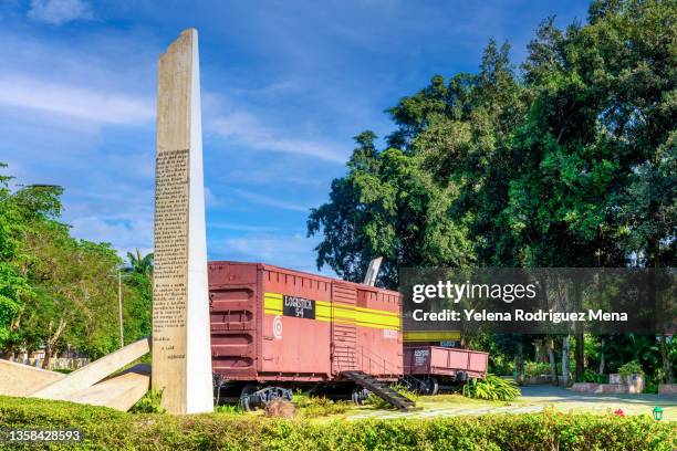 armoured train monument - santa clara cuba stock pictures, royalty-free photos & images
