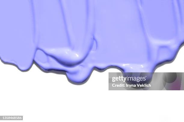 smears of thick face foundation in trendy color of the year 2022 very peri purple violet background. - crèmekleurig stockfoto's en -beelden