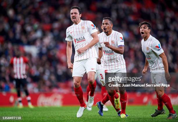 Thomas Delaney of Sevilla FC celebrates after scoring goal during the La Liga Santander match between Athletic Club and Sevilla FC at San Mames...