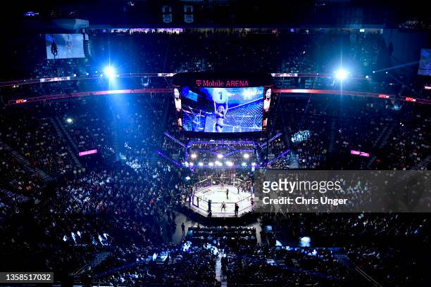 An overhead view of the Octagon during the welterweight bout between Santiago Ponzinibbio of Argentina and Geoff Neal during the UFC 269 on December...