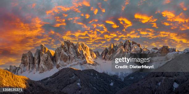 - geislergruppe or odle group - italy winter stock pictures, royalty-free photos & images