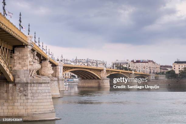 margaret bridge or margit bridge - budapest bridge stock pictures, royalty-free photos & images