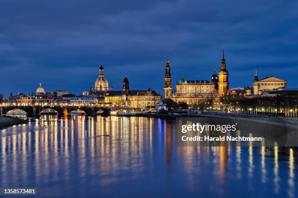 old town and river elbe, dresden, saxony, germany - dresden frauenkirche stock pictures, royalty-free photos & images