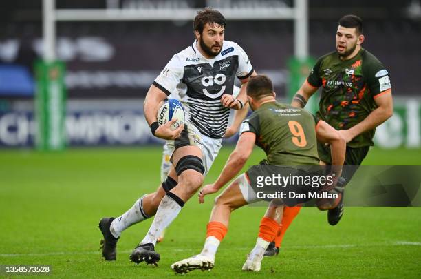 Lood de Jager of Sale Sharks looks to break past Rhys Webb of Ospreys during the Heineken Champions Cup match between Ospreys and Sale Sharks at...