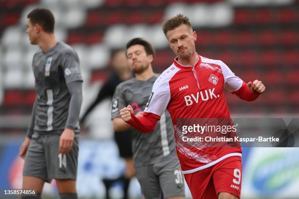 Marvin Pourie of FC Wuerzburger Kickers celebrates after scoring his team`s first goal during the 3. Liga match between Würzburger Kickers and FSV...