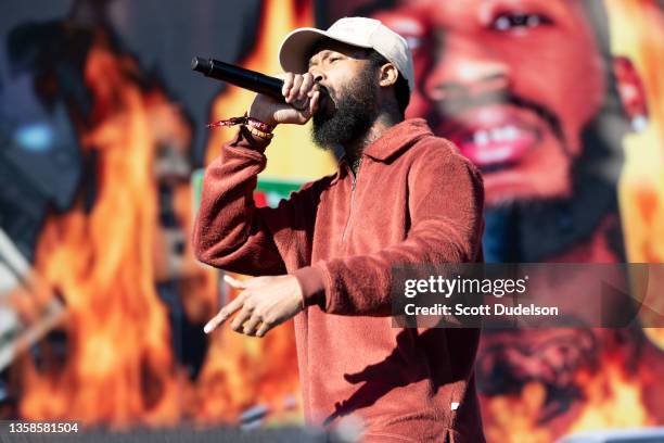Fire 16 Rapper 16 Lute (Rapper) Stock Photos, High-Res Pictures, and Images - Getty Images