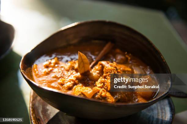 a bowl of traditional thai food of beef massaman curry or gaeng massaman nua - curry soup photos et images de collection