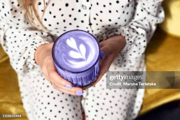 foamed coffee in trendy 2022 purple very peri color. - viollet creative selects stock pictures, royalty-free photos & images
