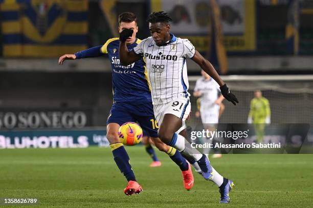 Duvan Zapata of Atalanta BC in action during the Serie A match between Hellas and Atalanta BC at Stadio Marcantonio Bentegodi on December 12, 2021 in...