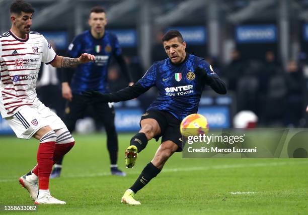 Alexis Sanchez of Internazionale scores the second goal during the Serie A match between FC Internazionale and Cagliari Calcio at Stadio Giuseppe...