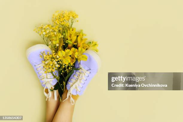 lilac sneakers on a multi colored pastel surface. top view, fashion style. - purple shoe 個照片及圖片檔