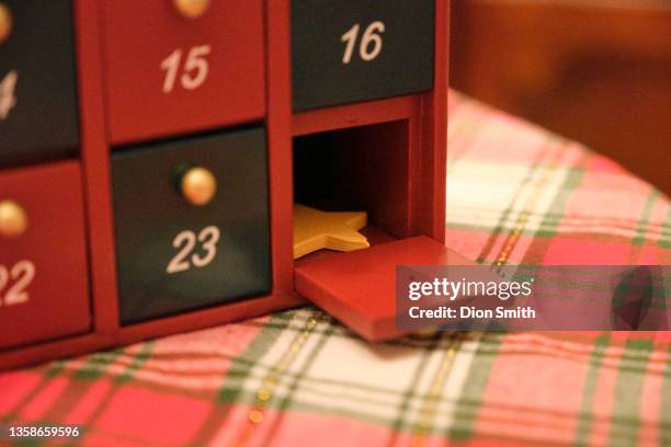 advent calendar - christmas calendar stock-fotos und bilder