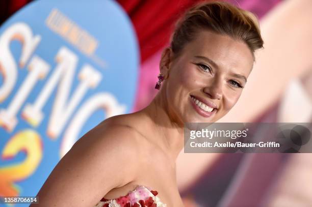 Scarlett Johansson attends the Premiere of Illumination's "Sing 2" on December 12, 2021 in Los Angeles, California.