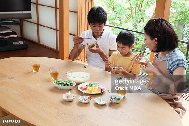 family eating noodle together - somen noodles imagens e fotografias de stock
