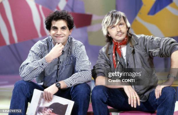 Le chanteur Renaud et Marc Toesca sur le plateau de l'émission TOP 50 sur Canal+ en 1987, France