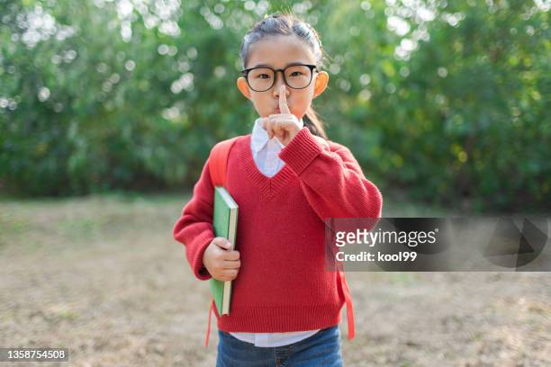 little girl finger on lips - blanca suarez on set filming of lo que escondian sus ojos stockfoto's en -beelden