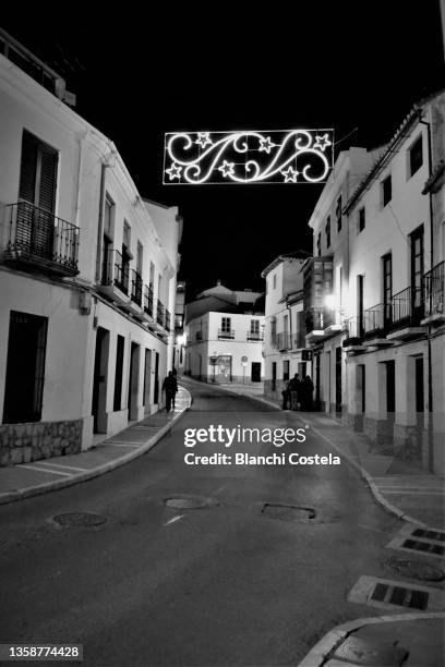 small street decorated for christmas - black and white christmas stock pictures, royalty-free photos & images