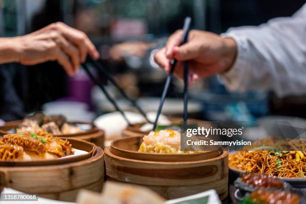 close-up of variation of dim sum in a restaurant - dim sum stock-fotos und bilder