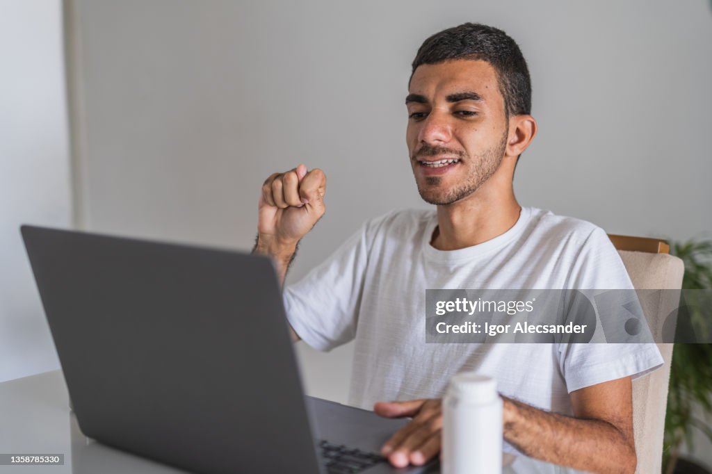 Sordos en una consulta por videoconferencia