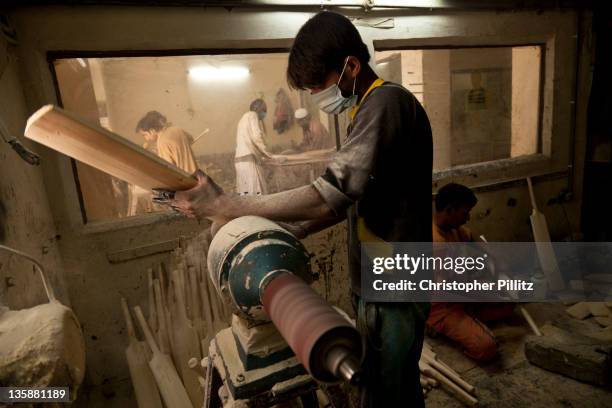 Shaping Bat 2,282 Sanding Factory Stock Photos, High-Res Pictures, and Images ...