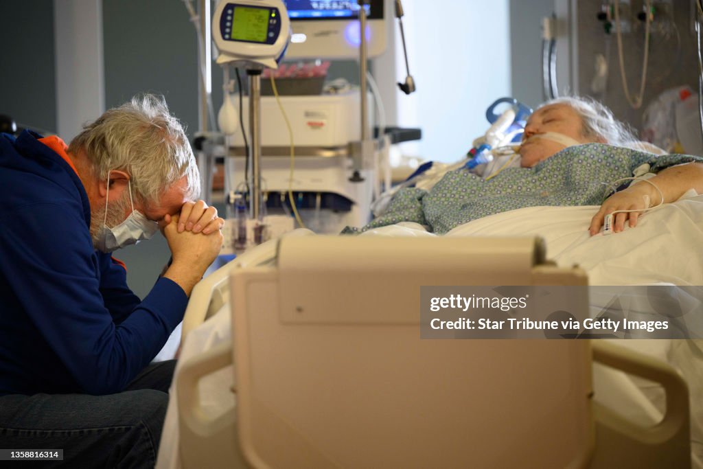 COVID care, North Memorial Health Hospital, Robbinsdale, MN., December 2021, by Aaron Lavinsky, Star Tribune