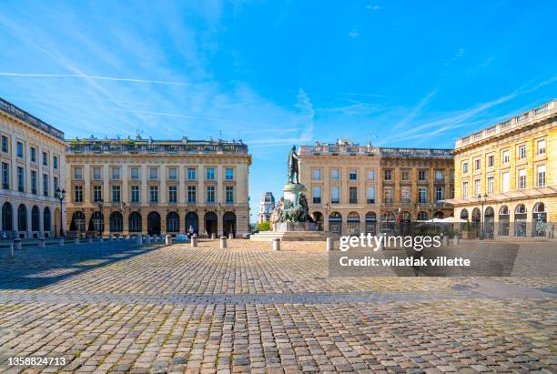 reims gardens on the backyard of notre-dame cathedral in france. - marne stock pictures, royalty-free photos & images