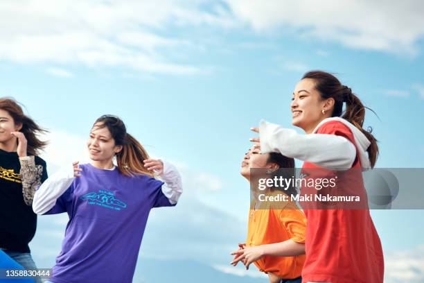 a person who dances against the blue sky. - friendly match stockfoto's en -beelden