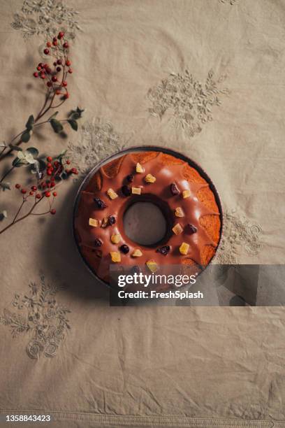 chocolate bundt cake, a close up - bundt cake stock pictures, royalty-free photos & images