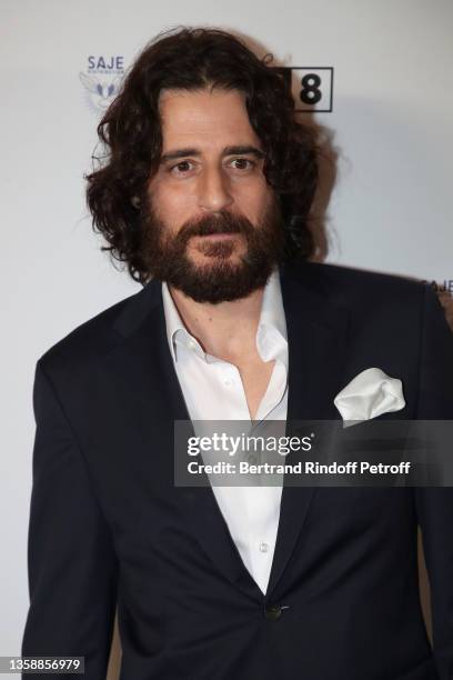 Jonathan Roumie Photos And Premium High Res Pictures - Getty Images