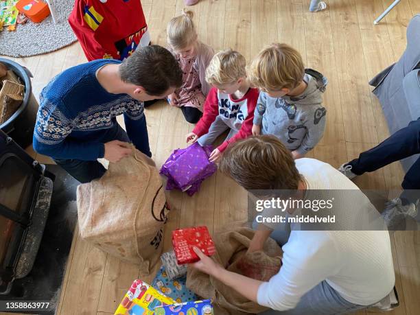 children having sinterklaas - saint stockfoto's en -beelden