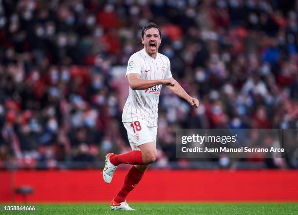 Thomas Delaney of Sevilla FC celebrates after scoring goal during the La Liga Santander match between Athletic Club and Sevilla FC at San Mames...