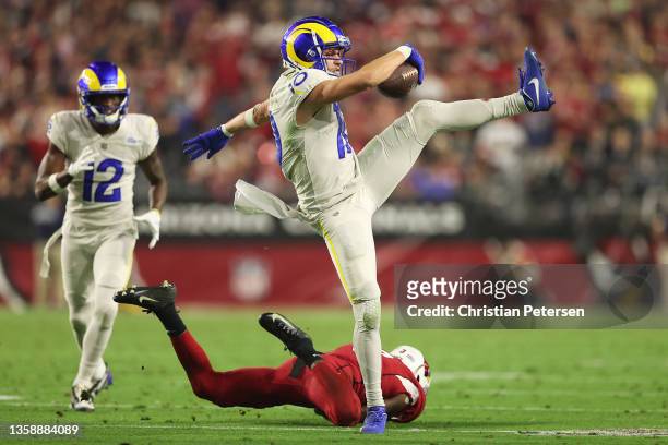 Cooper Kupp of the Los Angeles Rams carries the ball after a reception during the fourth quarter against the Arizona Cardinals at State Farm Stadium...