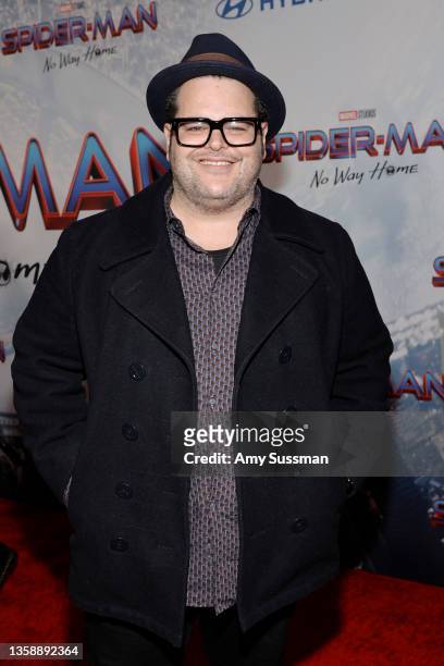 Josh Gad attends Sony Pictures' "Spider-Man: No Way Home" Los Angeles Premiere on December 13, 2021 in Los Angeles, California.