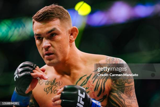 Dustin Poirier prepares for his lightweight title fight against Charles Oliveira of Brazil during the UFC 269 event at T-Mobile Arena on December 11,...