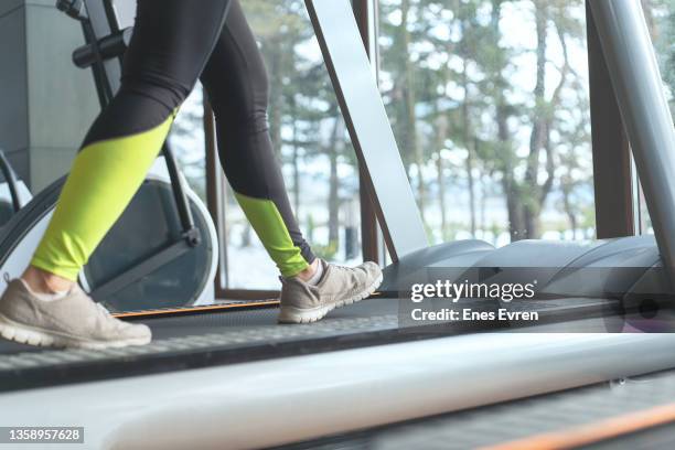 running on treadmill in health club - feet on treadmill stock pictures, royalty-free photos & images
