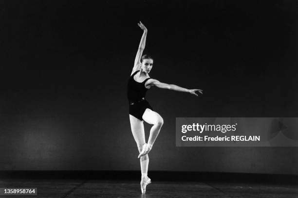 La danseuse Sylvie Guillem, nouvelle étoile de l'Opéra de Paris en répétition le 6 Mars 1985.