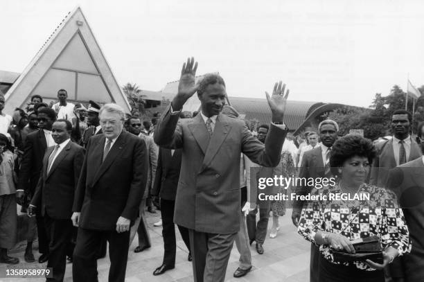 Le président Sénégalais Abdou Diouf et le président de la fédération mondiale des villes jumelées Pierre Mauroy, le 15 juin 1986.