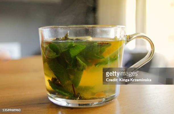 green tea, mint and lemon drink - green tea stock-fotos und bilder