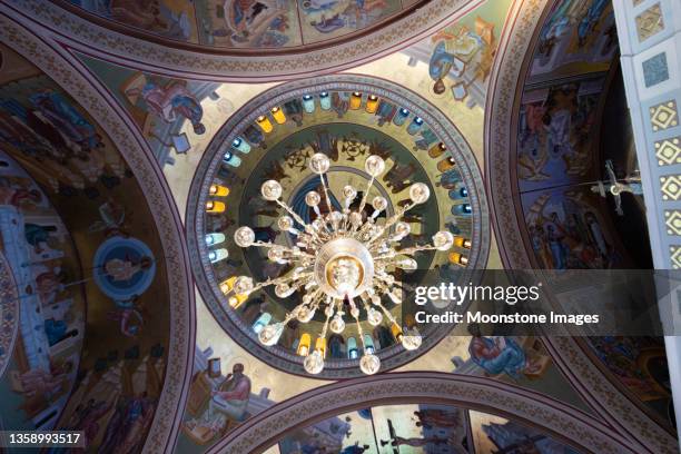 wheel chandelier at candlemas holy orthodox metropolitan cathedral of firá in santorini on south aegean islands, greece - igreja ortodoxa grega imagens e fotografias de stock
