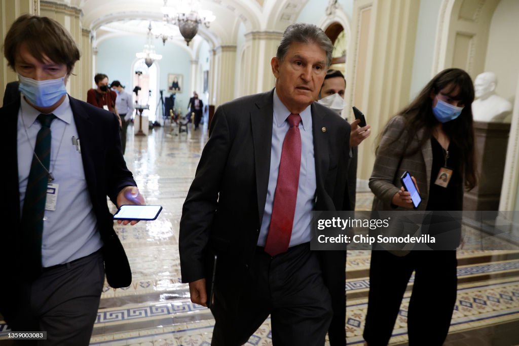 House And Senate Lawmakers Work On Capitol Hill