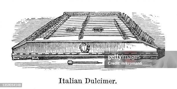old engraved illustration of italian dulcimer, musical instrument - saltério instrumento de corda - fotografias e filmes do acervo