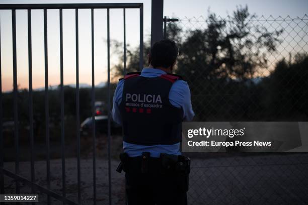 Policeman in the place where the man who has wounded with a firearm three excompañeros and a mosso d'esquadra in his escape was detained, on 14...