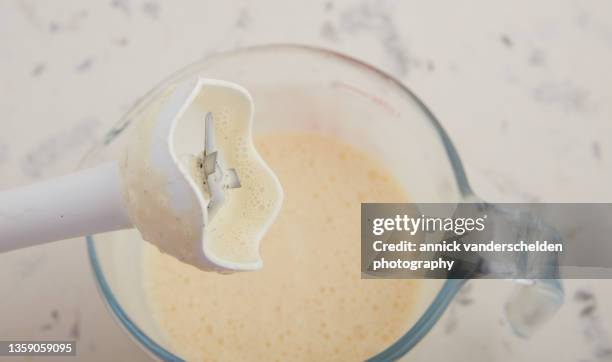 sous vide vanilla crème anglaise - blender stock-fotos und bilder