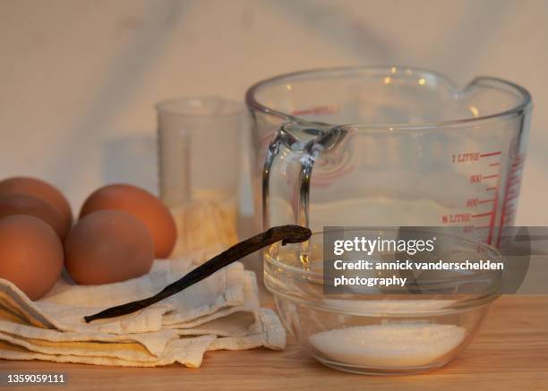 vanilla crème anglaise ingredients - crème anglaise stock-fotos und bilder