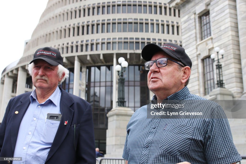 Groundswell NZ Deliver Petition Against Three Waters Reform To National Party MPs