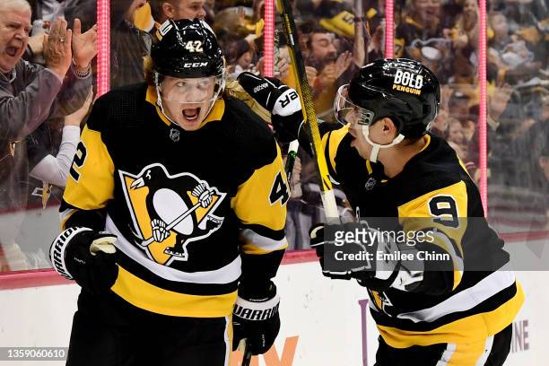 Kasperi Kapanen of the Pittsburgh Penguins celebrates his goal with teammate Evan Rodrigues during the first period of a game against the Montreal...