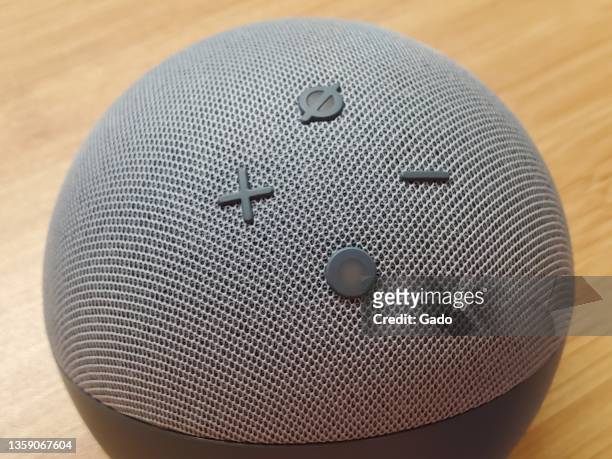 Physical controls atop the Amazon Echo Dot 4th Generation smart speaker, Lafayette, California, December 13, 2021. Photo courtesy Tech Trends.