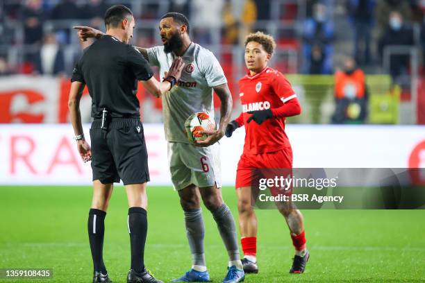 Referee Marco Di Bello, Yann M'Vila of Olympiacos Piraeus and Hedilazio Manuel Benson of Royal Antwerp FC during the UEFA Europa League match between...