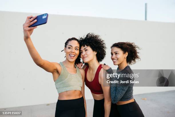 women taking a selfie before workout - facebook friends fotografías e imágenes de stock