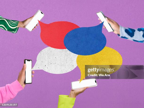 women holding smartphones having an online conversation - montagem imagem manipulada - fotografias e filmes do acervo